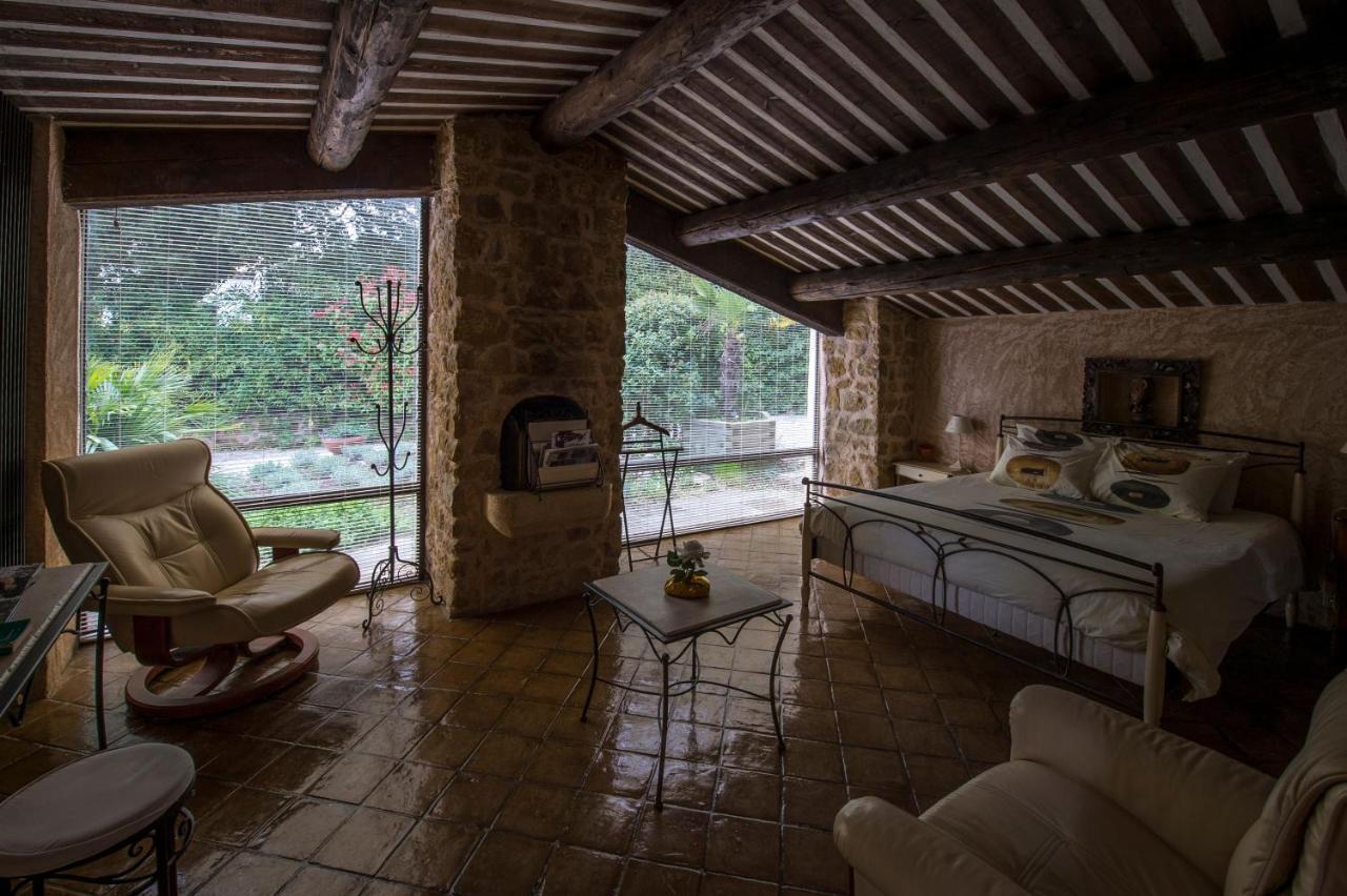 La Ferme Bed and Breakfast Saint-Marc-Jaumegarde Εξωτερικό φωτογραφία
